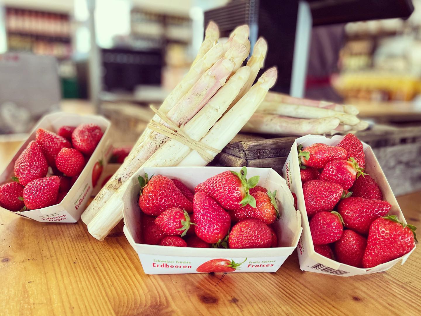 Nos Asperges Et Fraises Sont L Philfruits